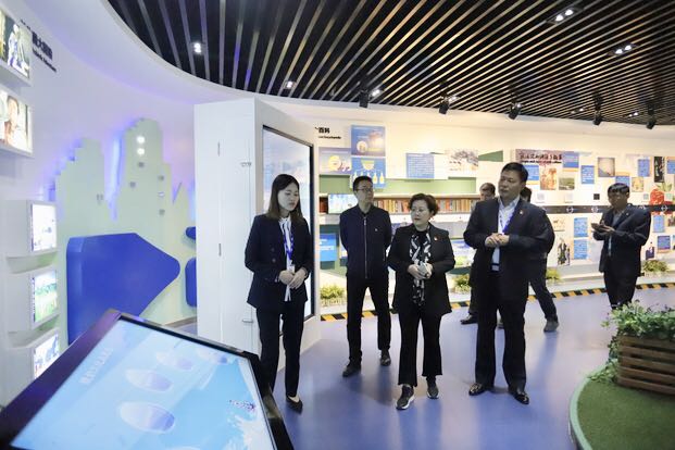 鄭州二七區(qū)委組織部常務(wù)副部長王波一行 蒞臨我公司考察指導(dǎo)黨建工作