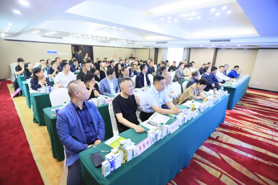 河南省2024國(guó)家“學(xué)生飲用奶計(jì)劃”推廣工作推進(jìn)會(huì)在鄭州成功舉辦！
