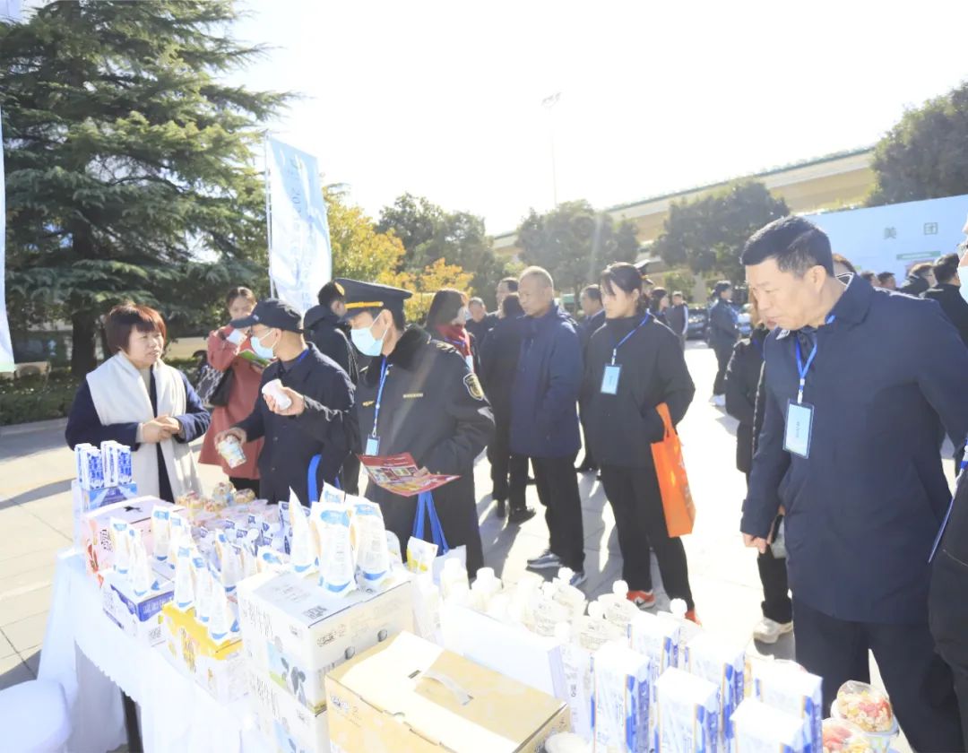 花花牛丨落實(shí)食品生產(chǎn)加工企業(yè)質(zhì)量安全主體責(zé)任，助力人民群眾生活更美好——2023年河南省暨鄭州食品安全宣傳周啟動(dòng)儀式隆重舉行