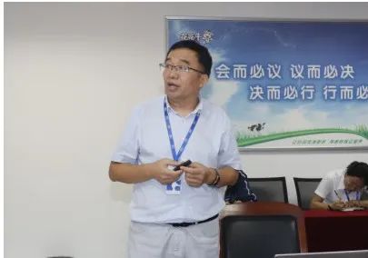 繼往開來(lái) · 再創(chuàng)輝煌 | 花花牛乳業(yè)集團(tuán)召開9月營(yíng)銷、養(yǎng)殖及飼料月度經(jīng)營(yíng)工作會(huì)議