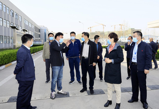 鄭州市人大副主任孫黎、市政府副市長李喜安一行 蒞臨花花牛開展“三送一強”活動