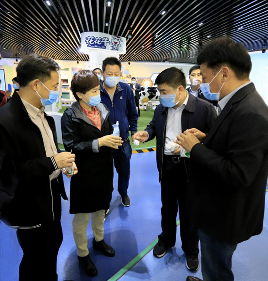 鄭州市人大副主任孫黎、市政府副市長李喜安一行 蒞臨花花牛開展“三送一強”活動