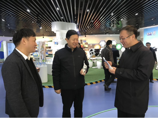 寧夏回族自治區(qū)農(nóng)業(yè)農(nóng)村廳黨組書記、廳長王剛一行蒞臨花花牛乳業(yè)集團(tuán)調(diào)研