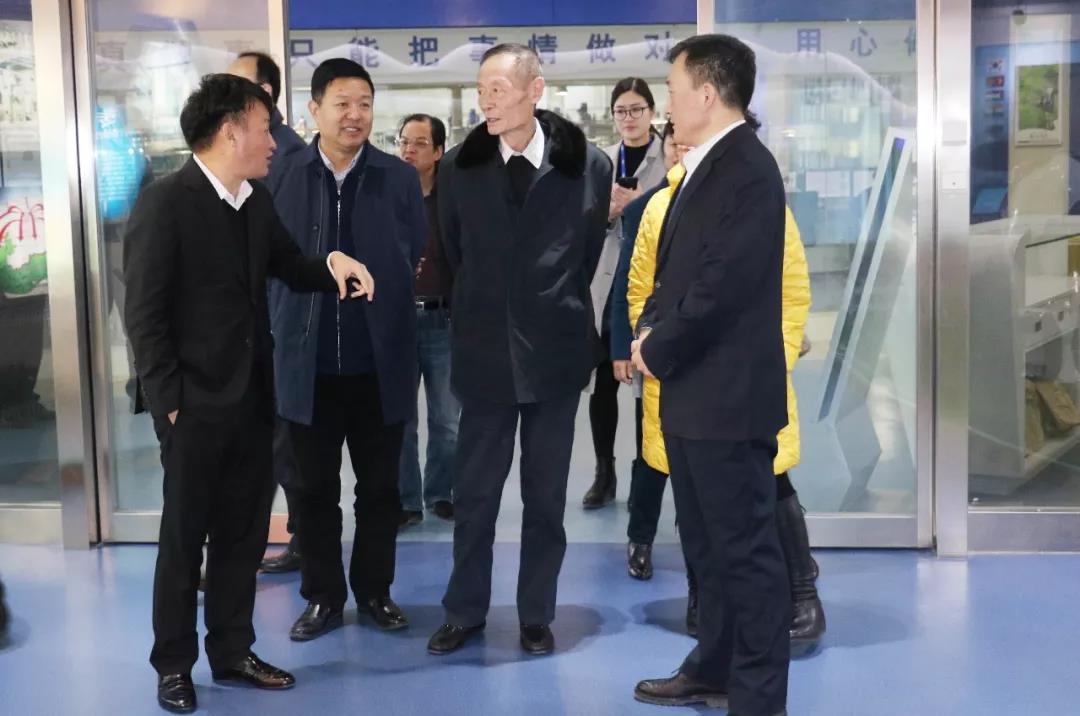 中國奶業(yè)協(xié)會高鴻賓會長蒞臨花花牛指導(dǎo)工作