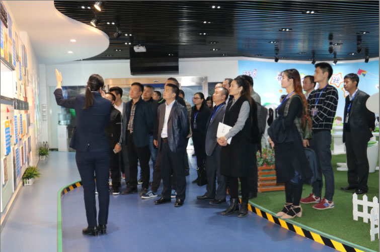 商界領(lǐng)袖俱樂部精英參訪花花牛！