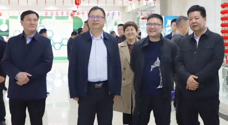 花花牛丨駐馬店市遂平縣政協(xié)黨組書記、主席張衛(wèi)東一行蒞臨花花牛魯山瑞亞牧場(chǎng)參觀