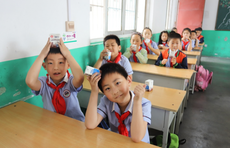 花花牛|六一關(guān)愛兒童，讓愛灑滿人間