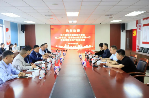 沈丘縣先進(jìn)制造業(yè)開發(fā)區(qū)黨工委書記呂孝坤、金絲猴食品有限公司董事長(zhǎng)李旸等一行到訪河南花花牛乳業(yè)集團(tuán)